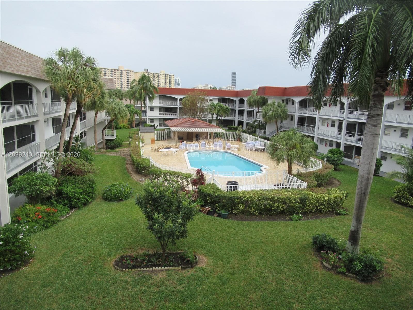 581 Blue Heron Dr 309-B photo 9