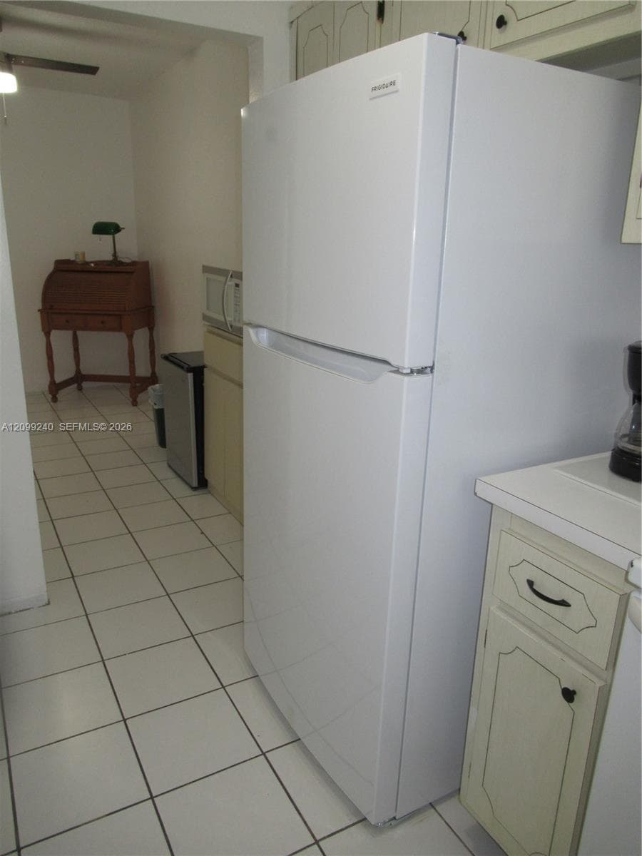 581 Blue Heron Dr 309-B photo 15