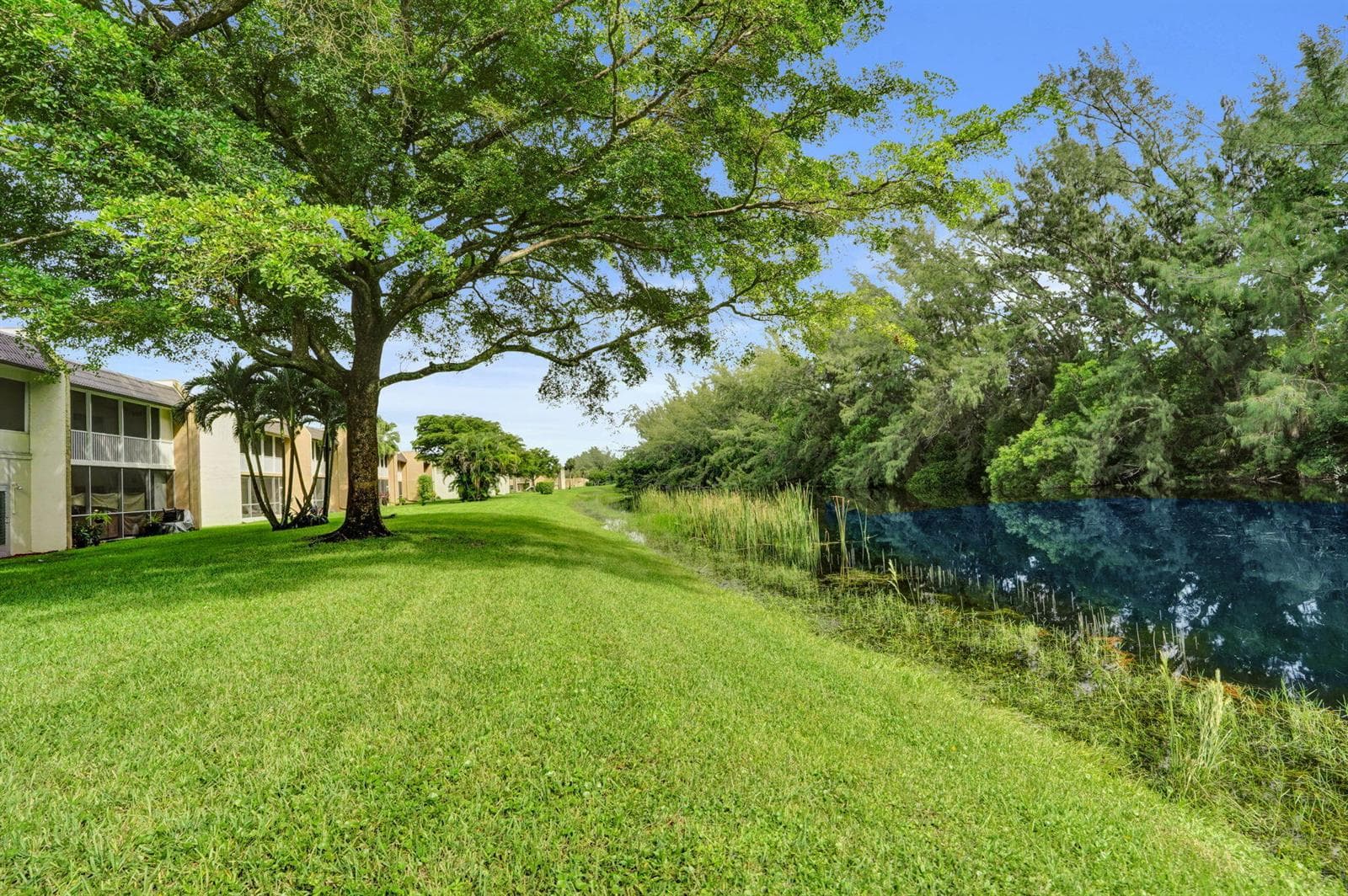 130 Lake Meryl Drive photo 15