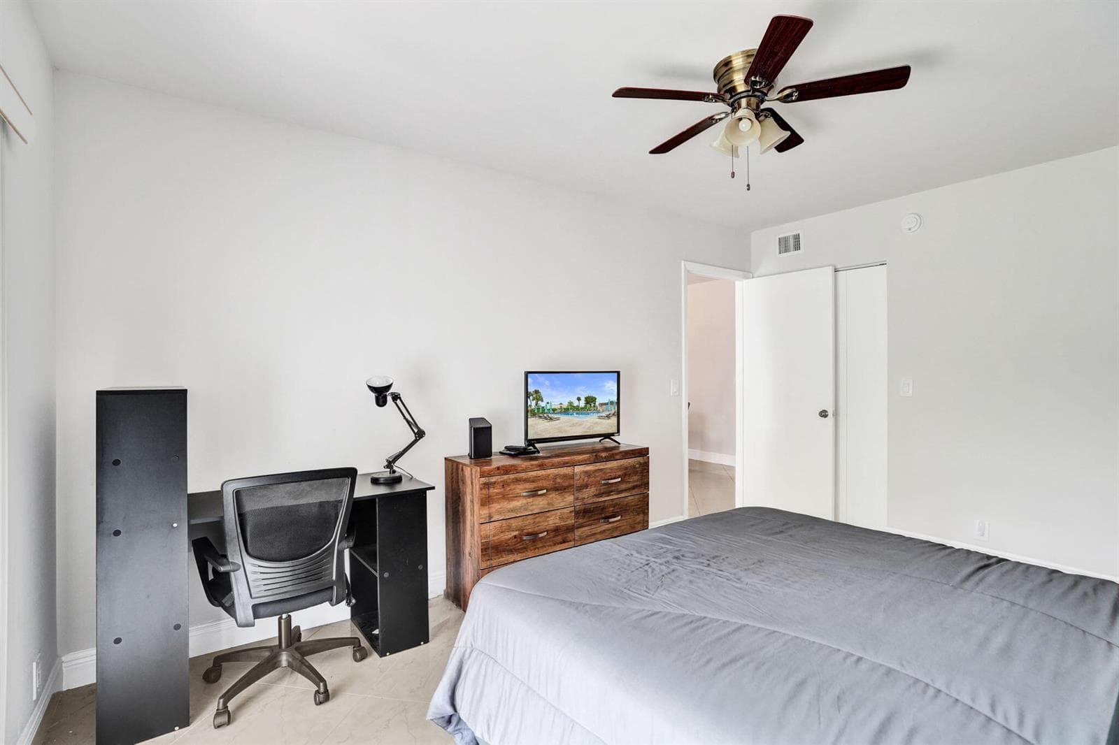 130 Lake Meryl Drive photo 11