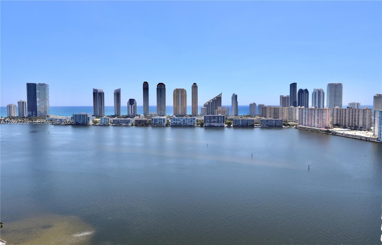 4000 Island Blvd 1604 photo 1