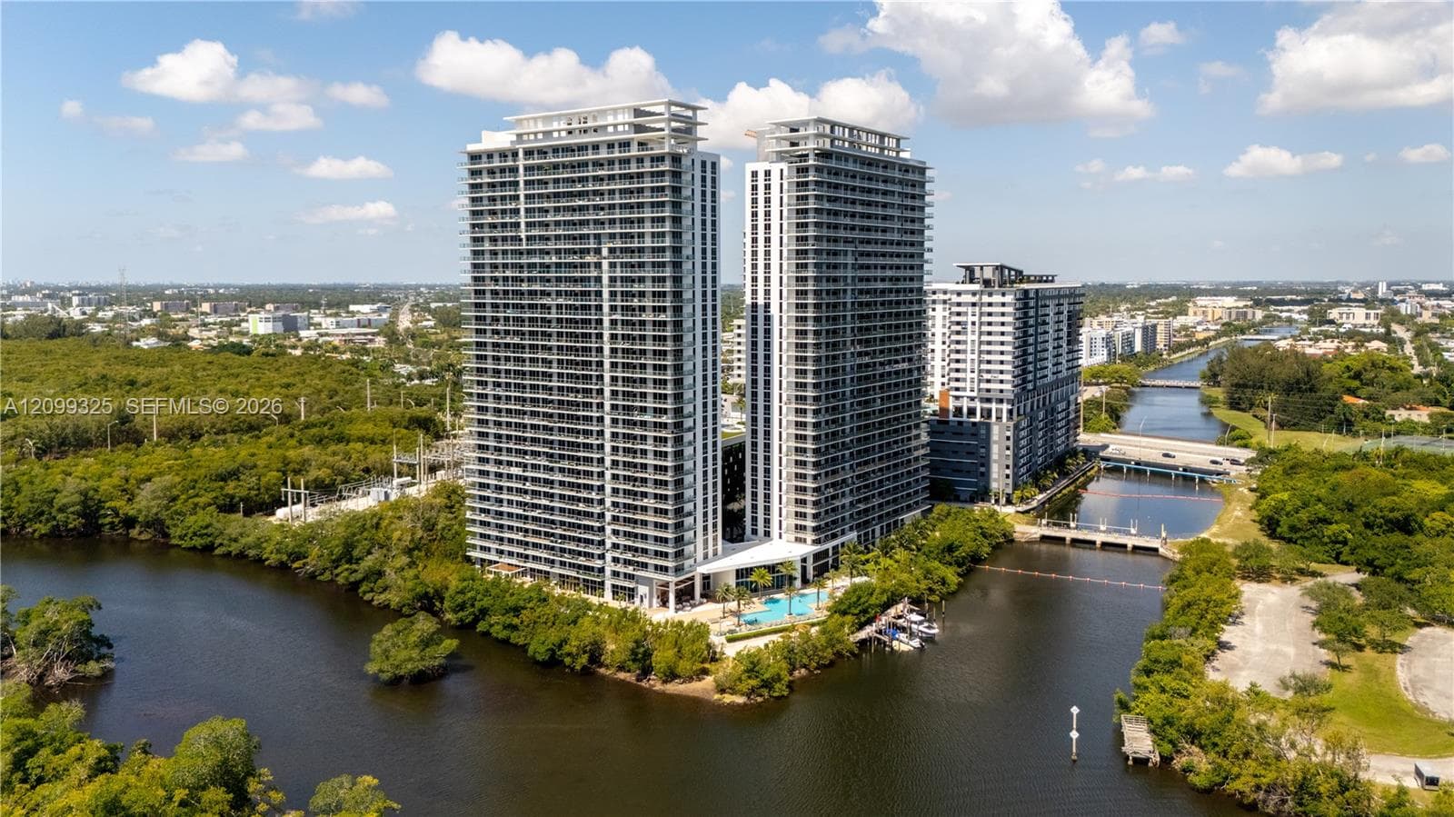16385 Biscayne Blvd 506 photo 2