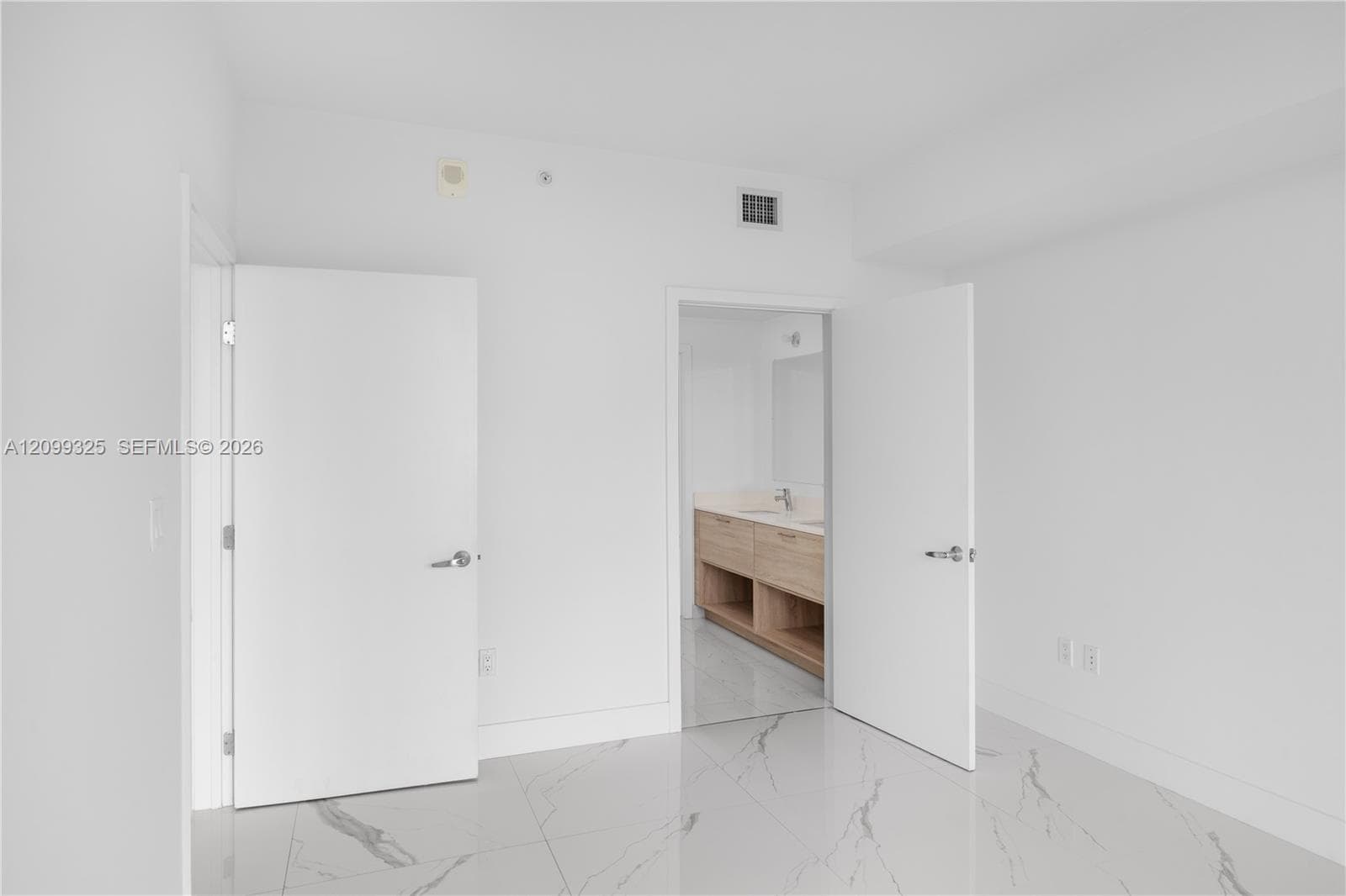 16385 Biscayne Blvd 506 photo 17