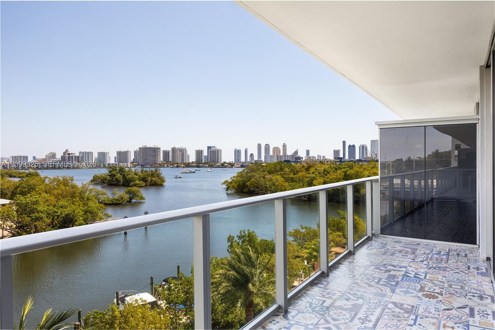 16385 Biscayne Blvd 506 photo 1