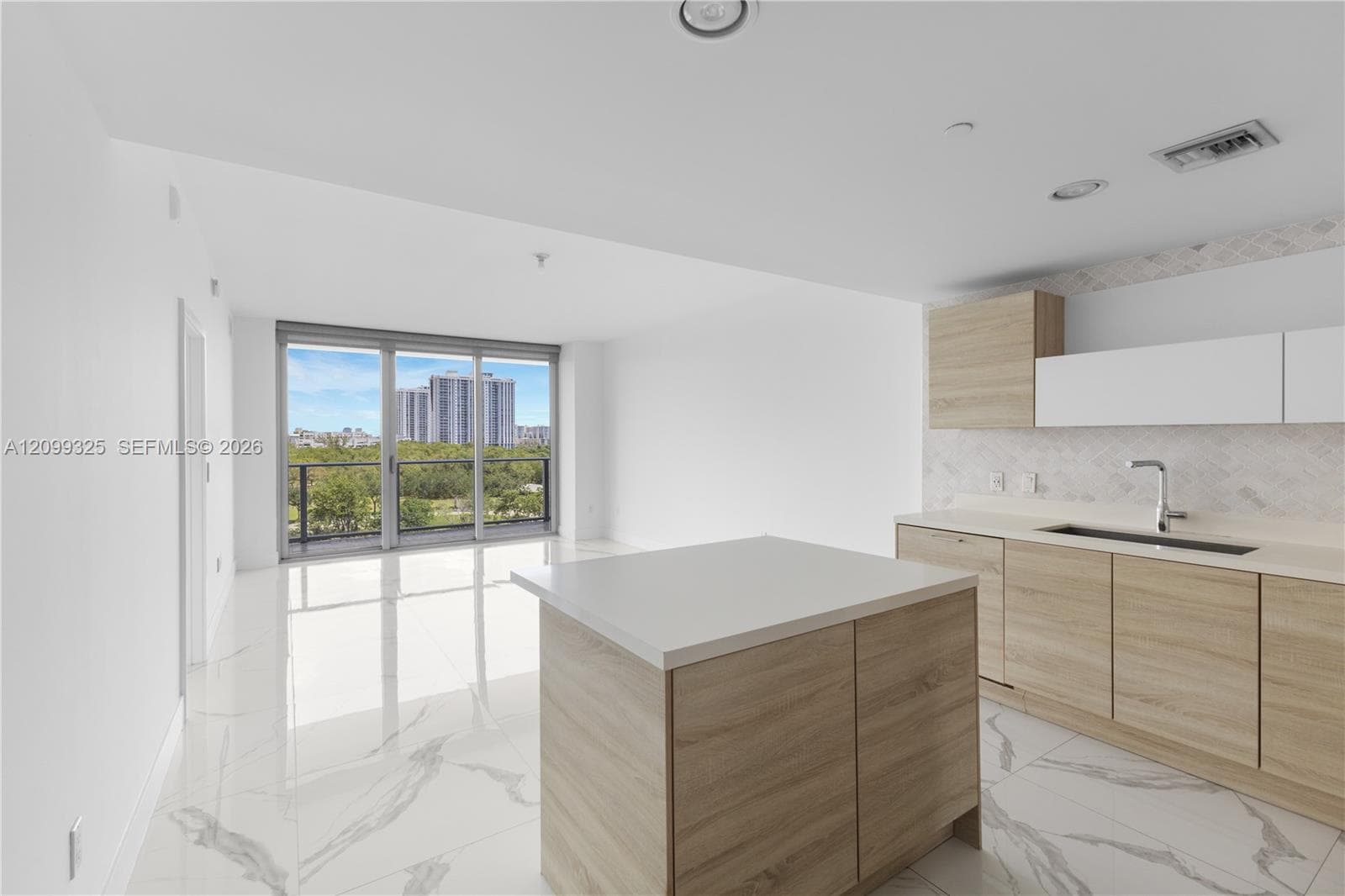 16385 Biscayne Blvd 506 photo 10