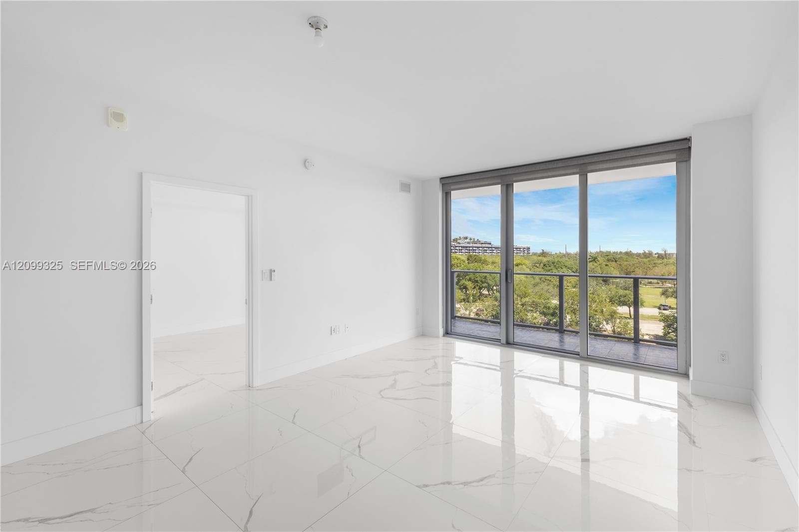 16385 Biscayne Blvd 506 photo 11