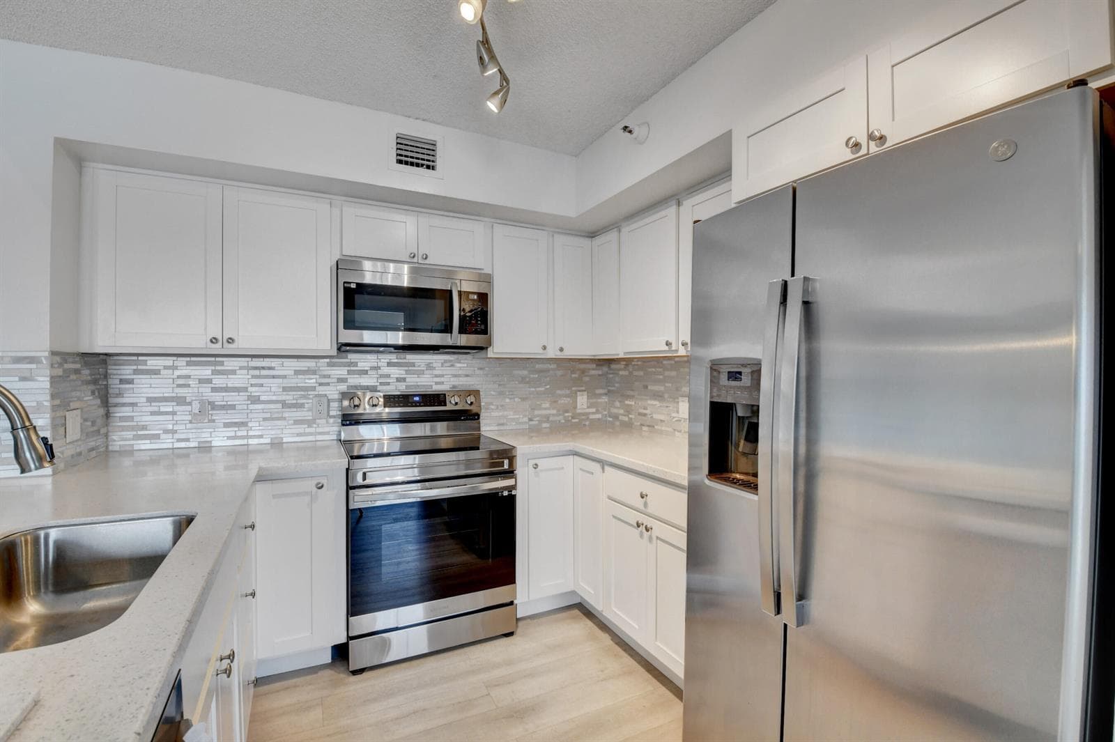 180 Yacht Club Way 308 photo 16