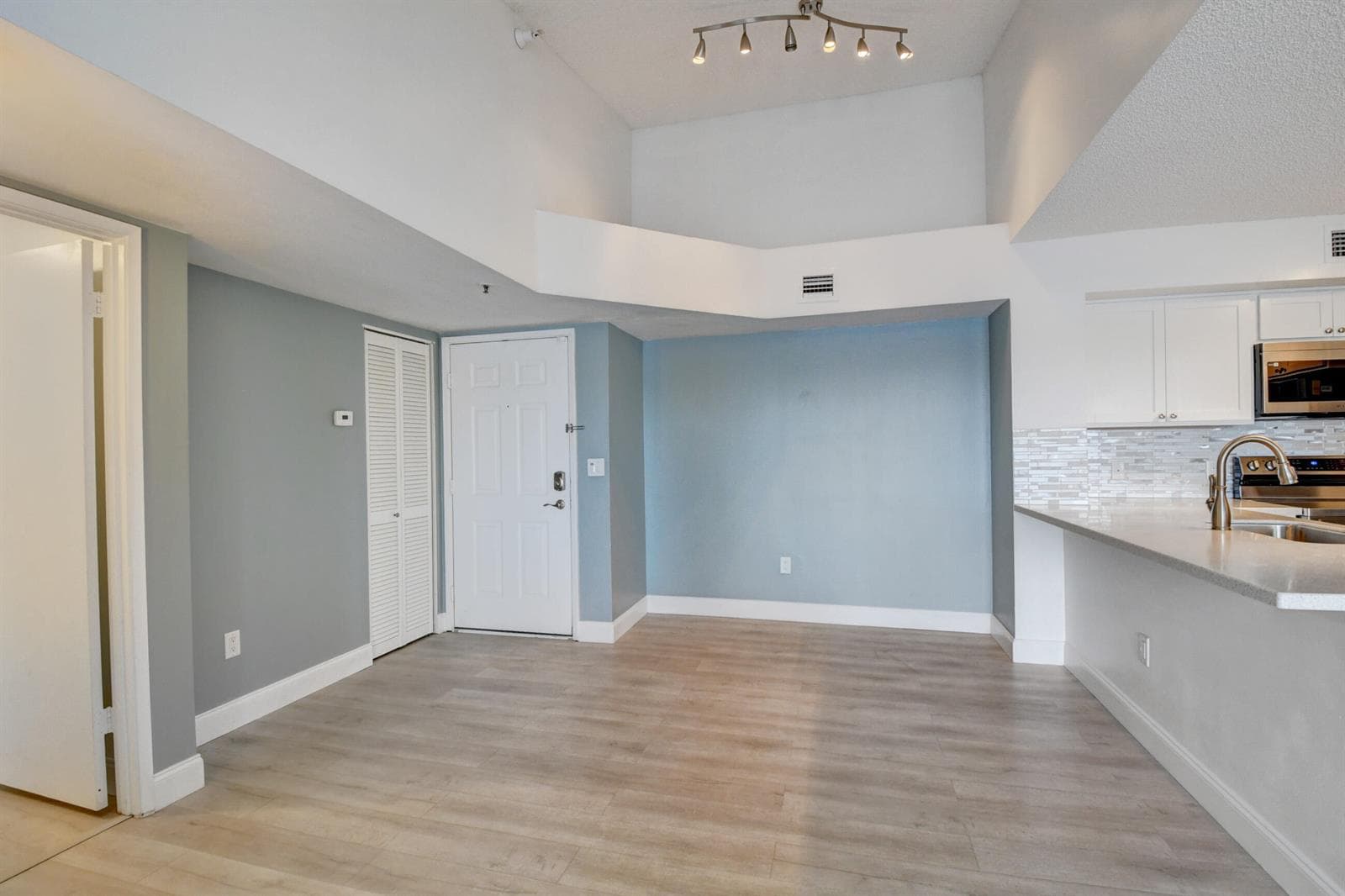 180 Yacht Club Way 308 photo 22