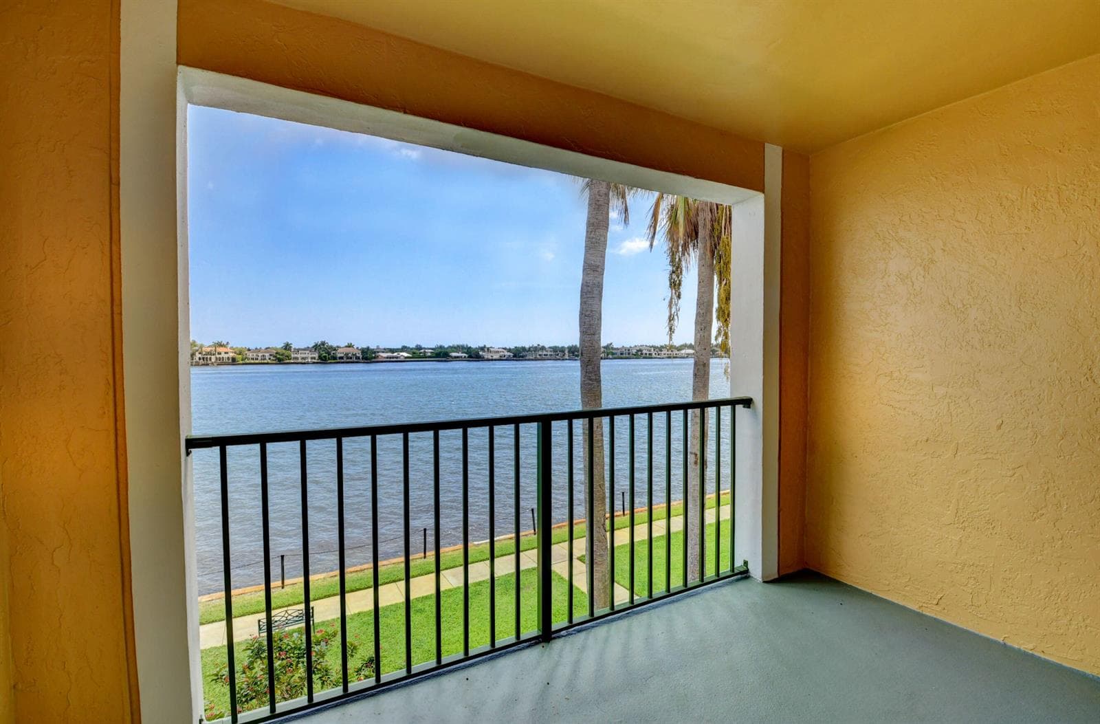 180 Yacht Club Way 308 photo 3