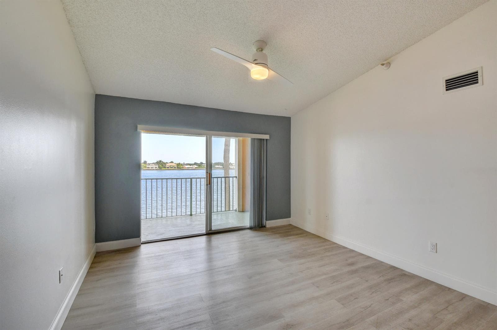 180 Yacht Club Way 308 photo 10