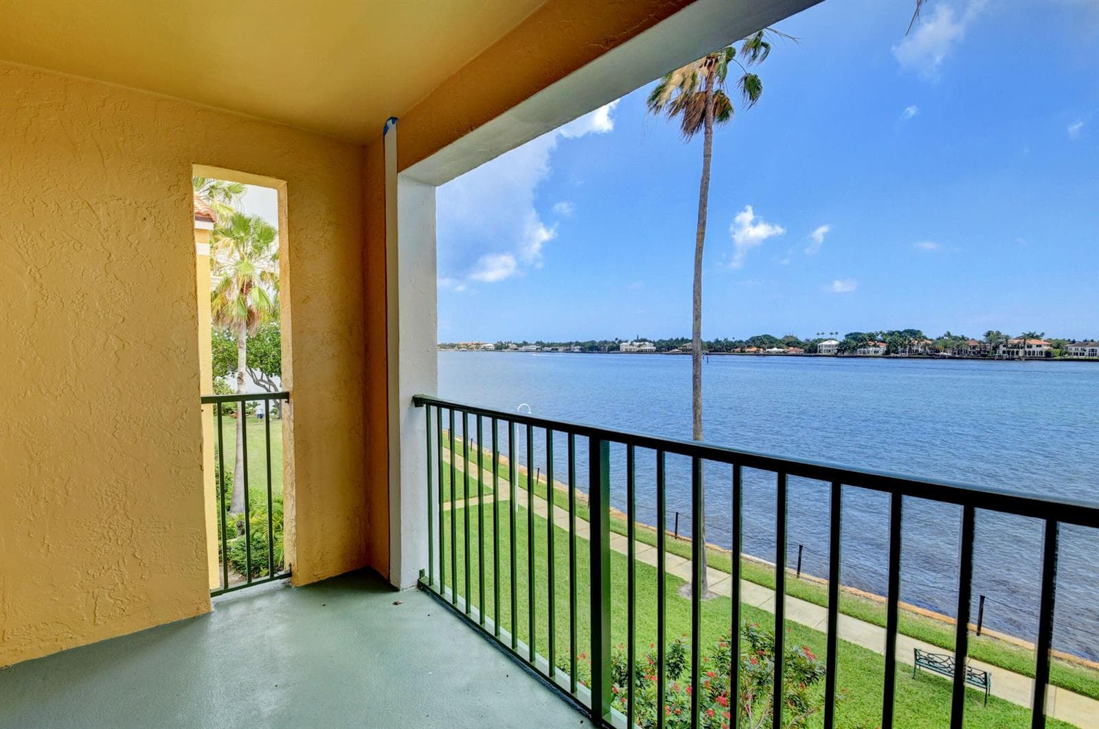 180 Yacht Club Way 308 photo 4