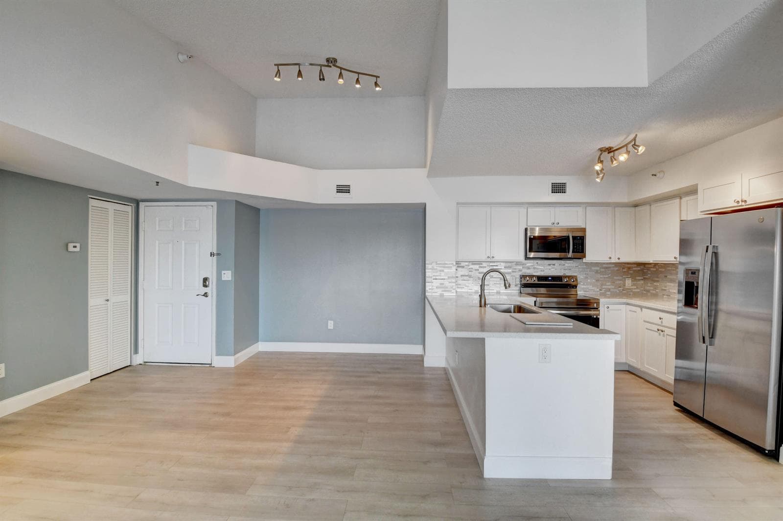 180 Yacht Club Way 308 photo 21
