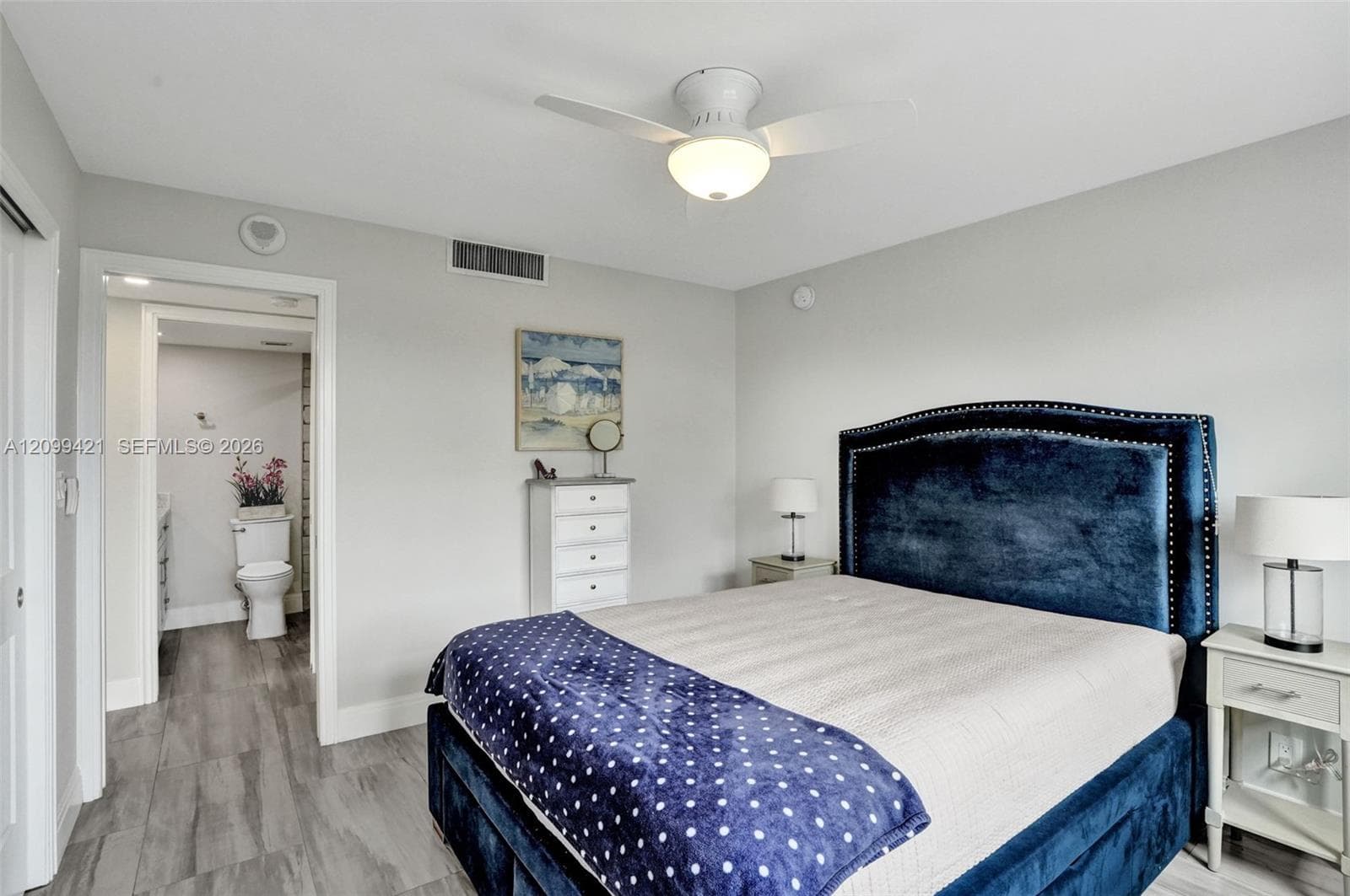 2639 N Riverside Dr 203 photo 16