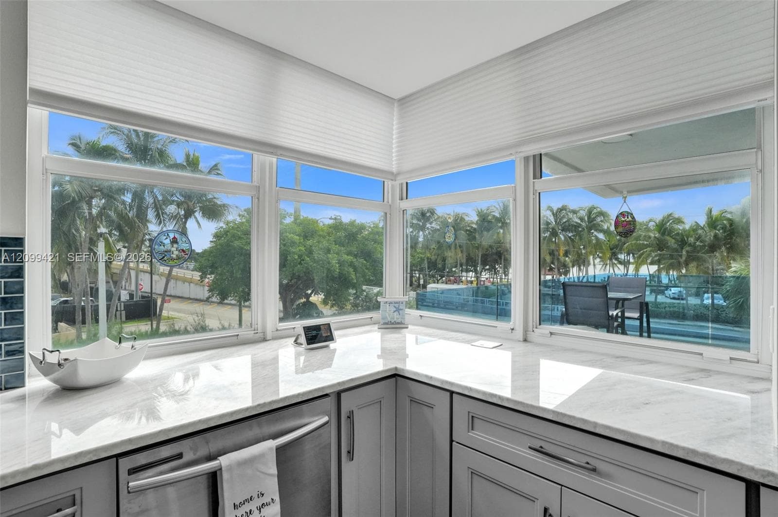 2639 N Riverside Dr 203 photo 3