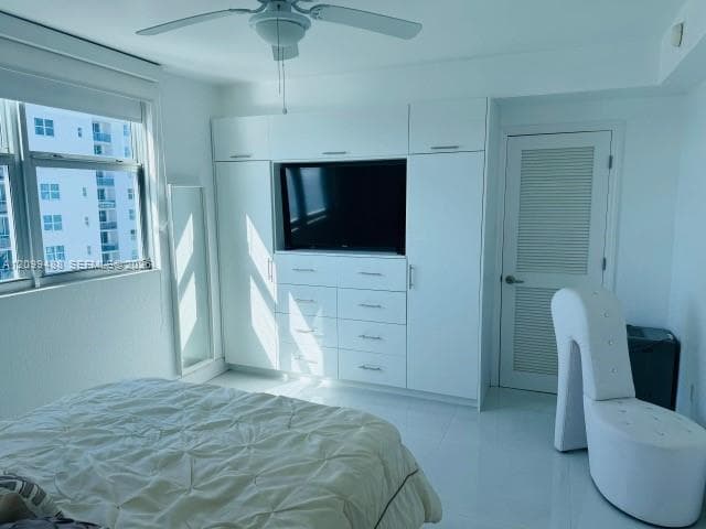 7501 E Treasure Dr 7D photo 11