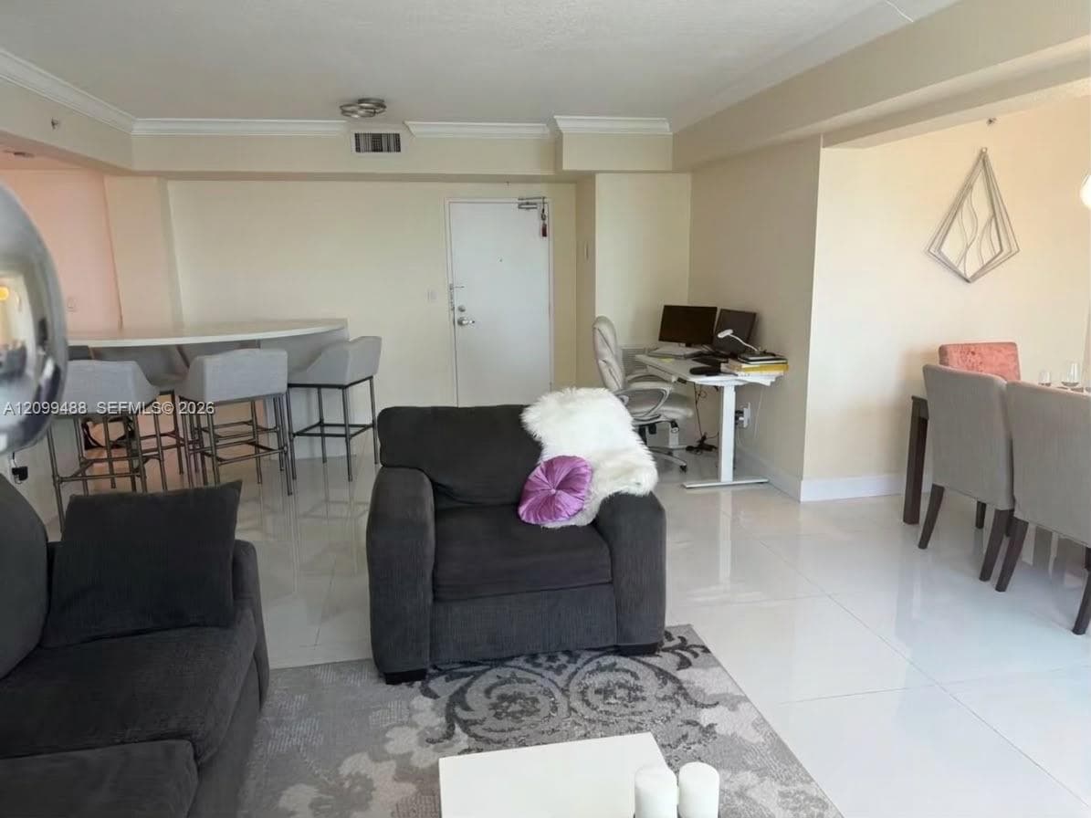 7501 E Treasure Dr 7D photo 8
