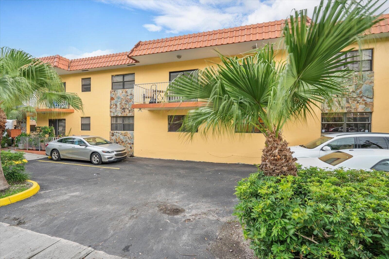 3522 NE 166TH Street 6 photo 2