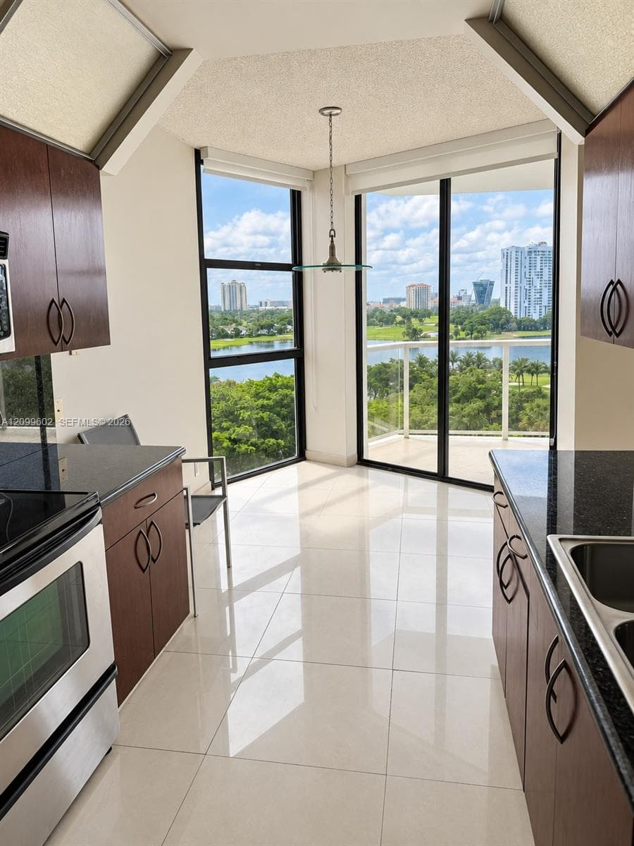 20281 E Country Club Dr 809 photo 6