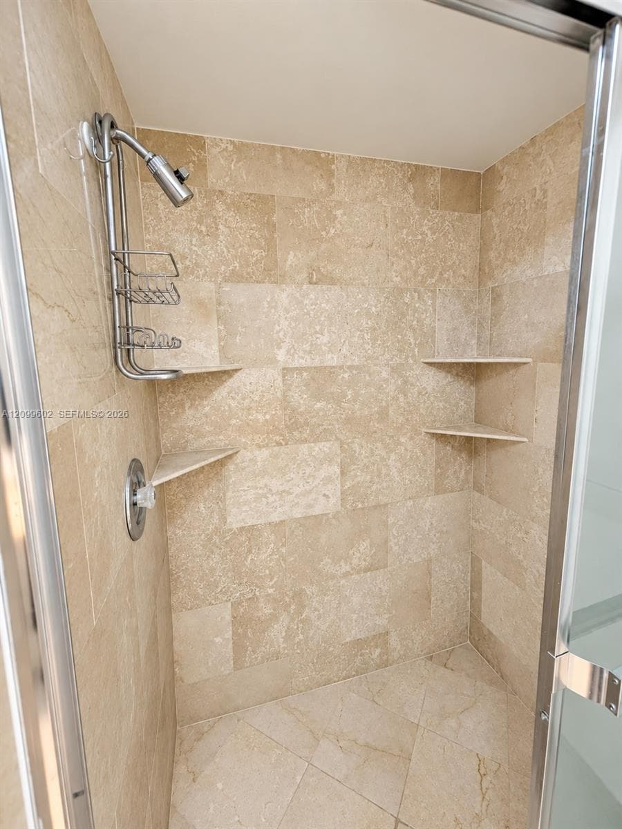 20281 E Country Club Dr 809 photo 17