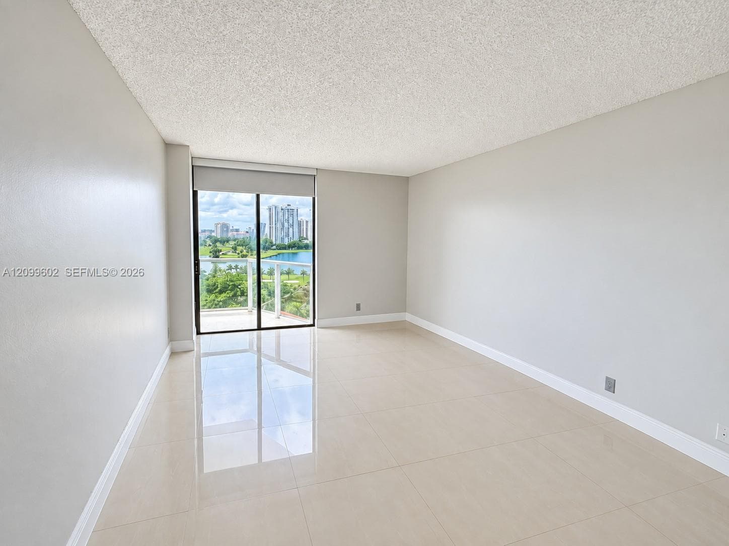 20281 E Country Club Dr 809 photo 12