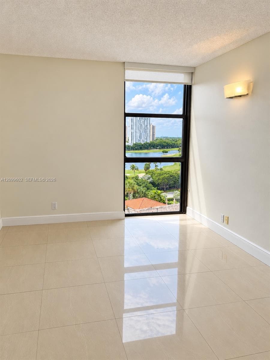 20281 E Country Club Dr 809 photo 22