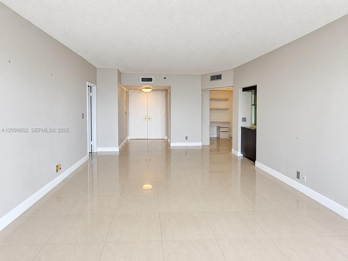 20281 E Country Club Dr 809 photo 7