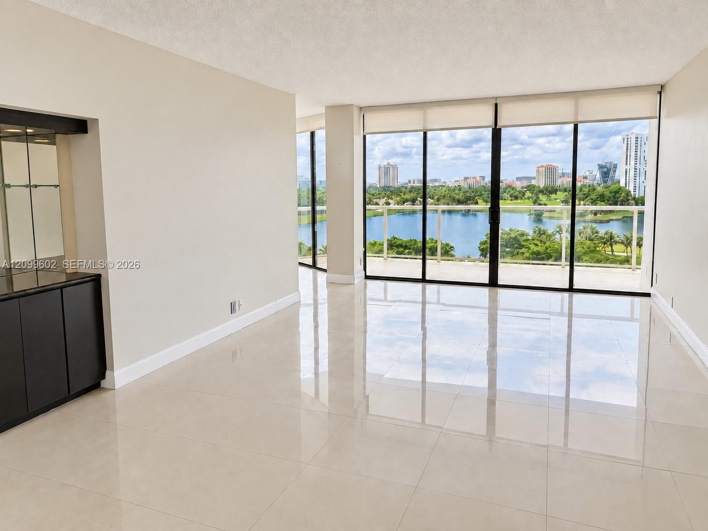 20281 E Country Club Dr 809 photo 9