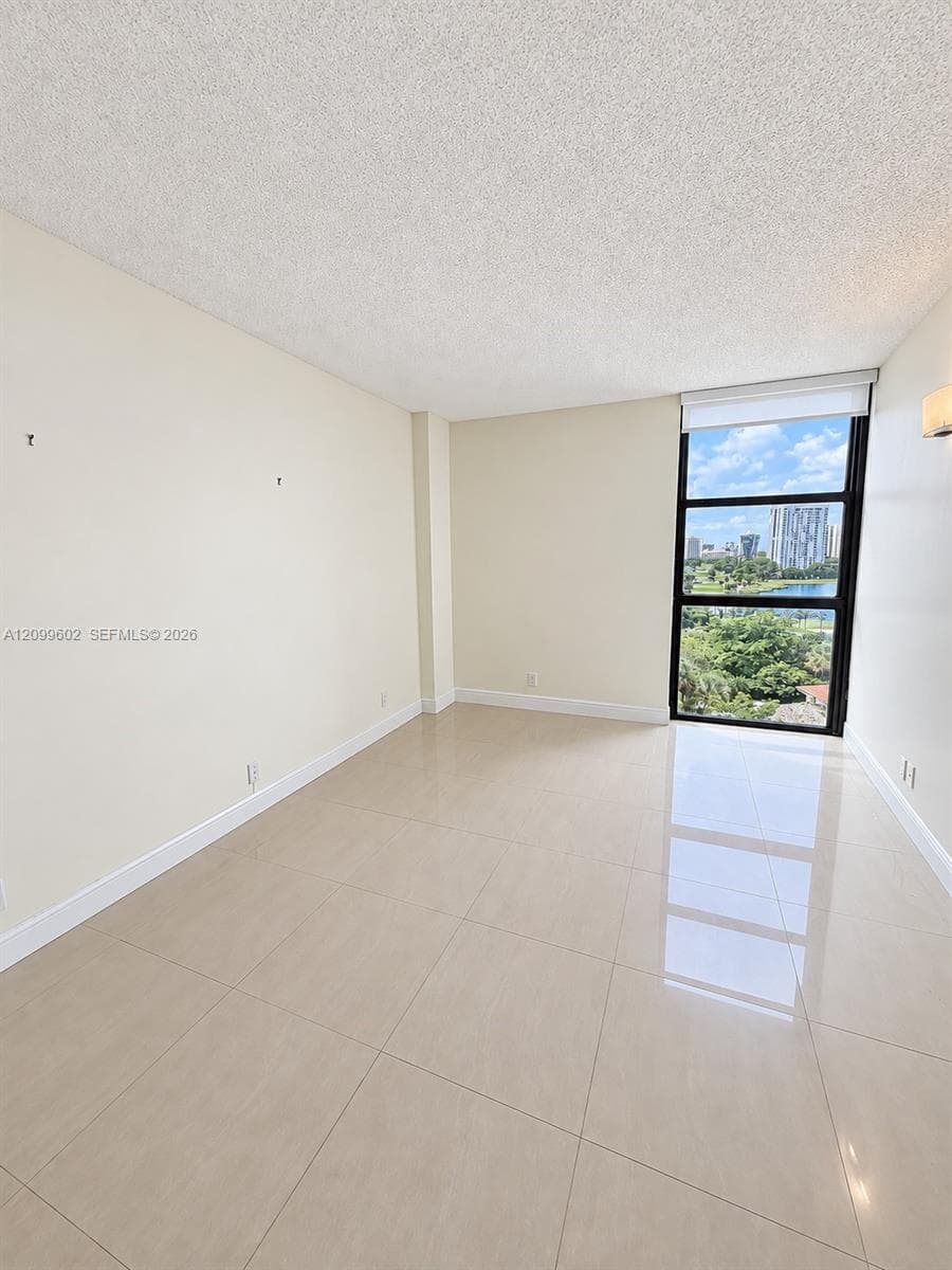 20281 E Country Club Dr 809 photo 15