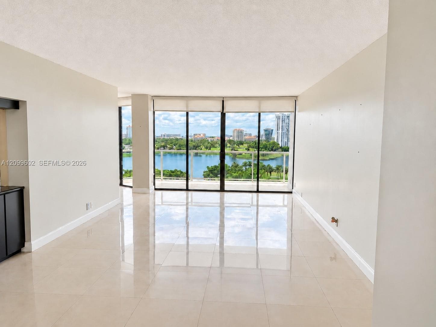 20281 E Country Club Dr 809 photo 8