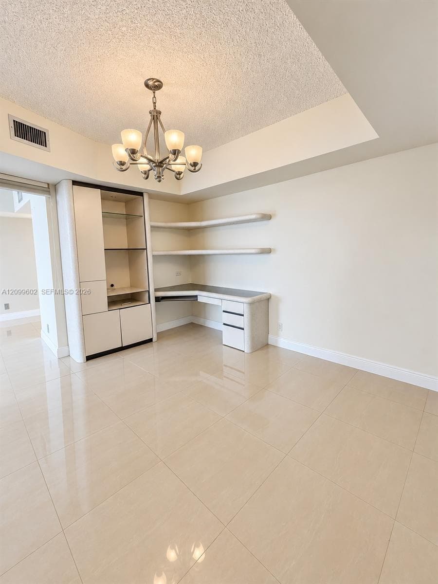20281 E Country Club Dr 809 photo 25