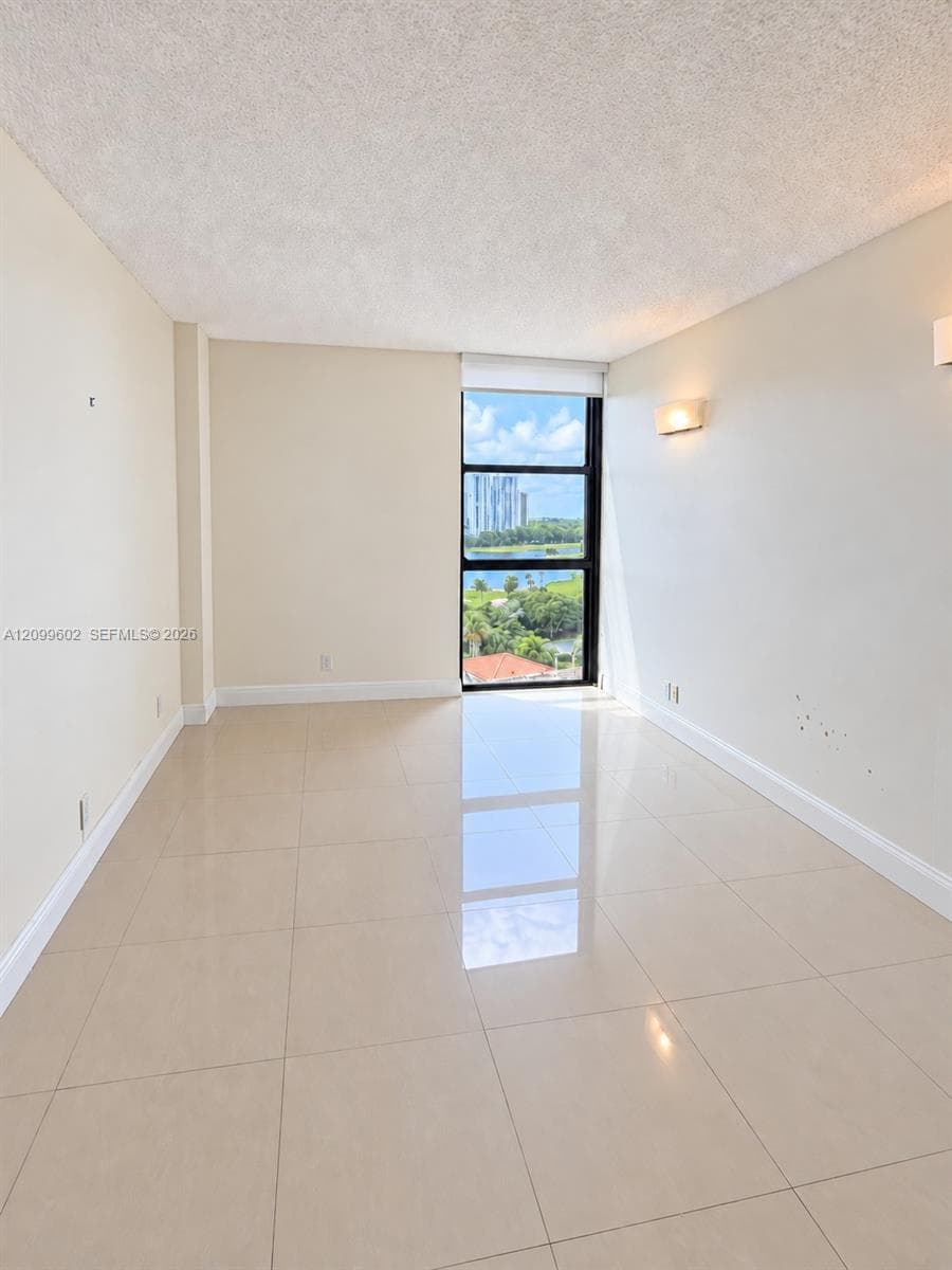 20281 E Country Club Dr 809 photo 21