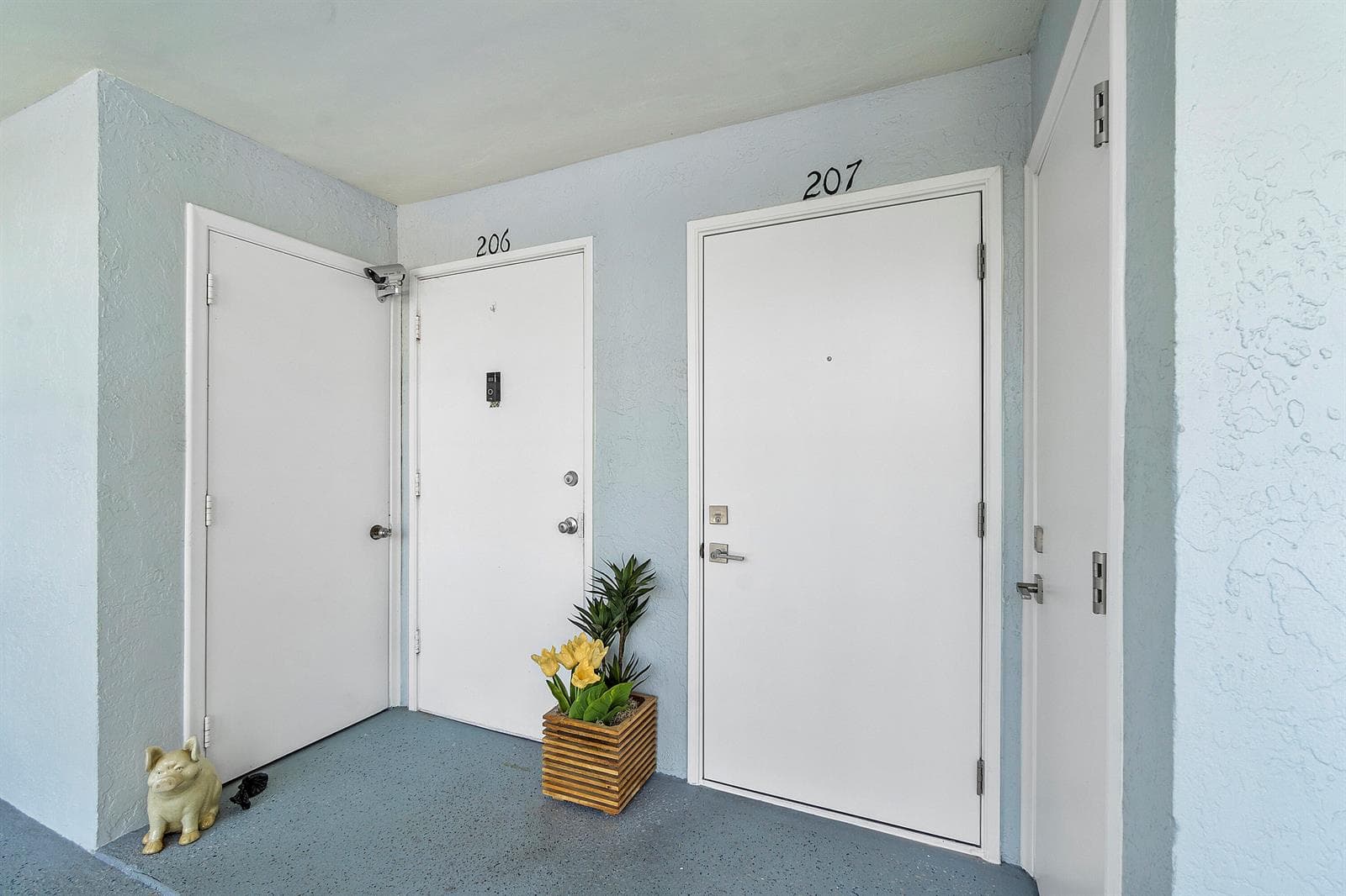 689 NE 6th Court photo 3