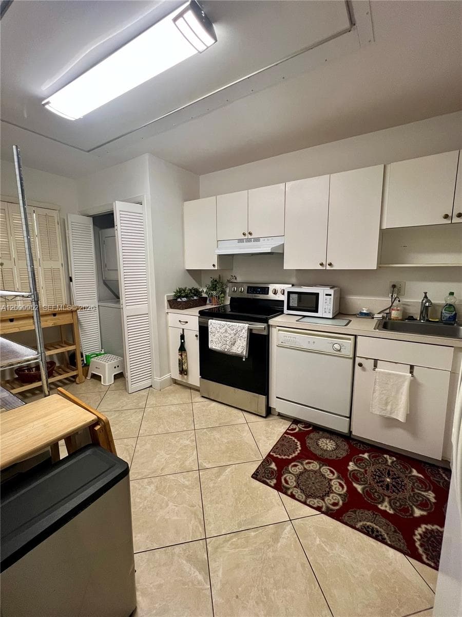 3100 NE 48th St 610 photo 12