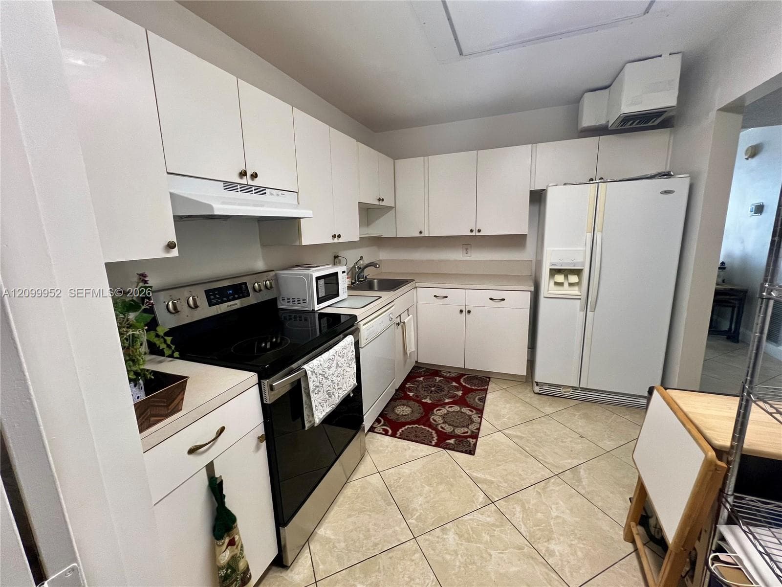 3100 NE 48th St 610 photo 9