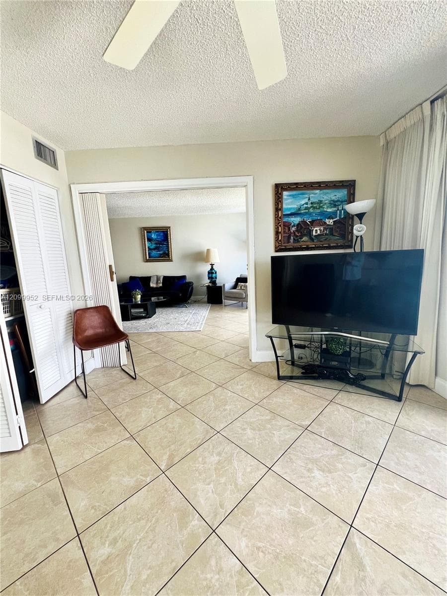 3100 NE 48th St 610 photo 4
