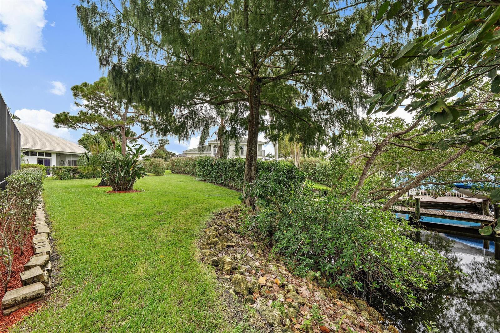 8954 SE WATER OAK Place photo 4