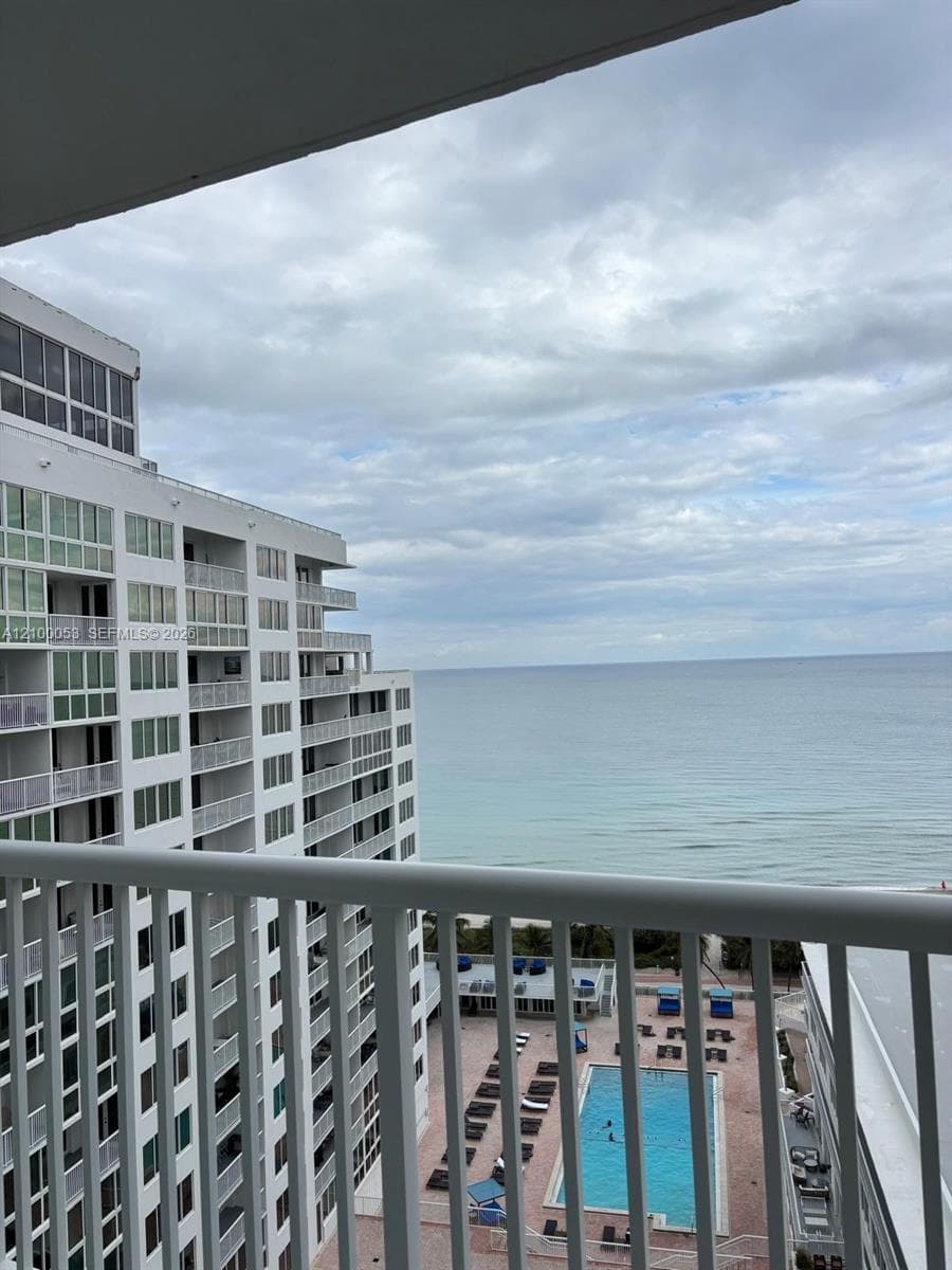 5401 Collins Ave 1232 photo 3