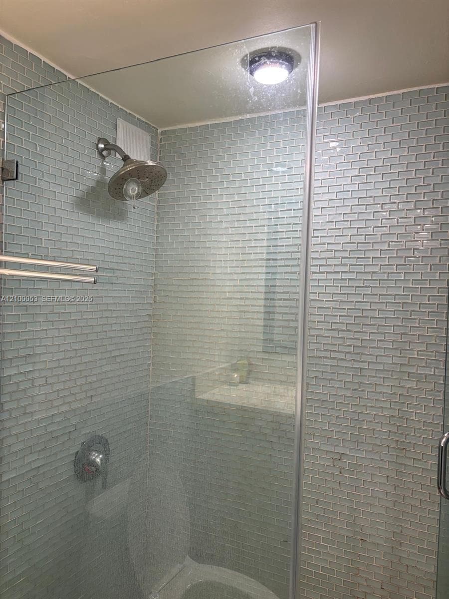 5401 Collins Ave 1232 photo 11