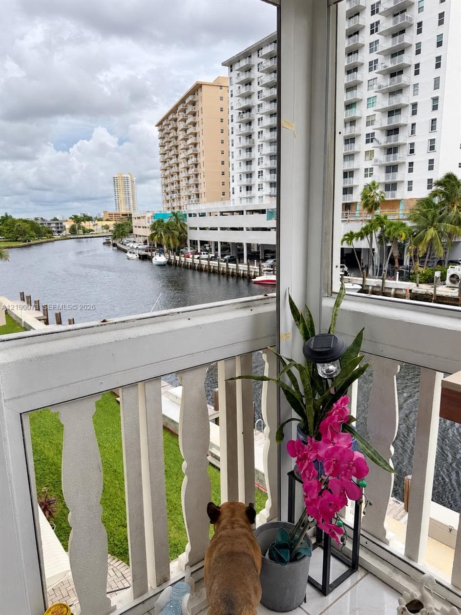440 Paradise Isle Blvd 306 photo 2
