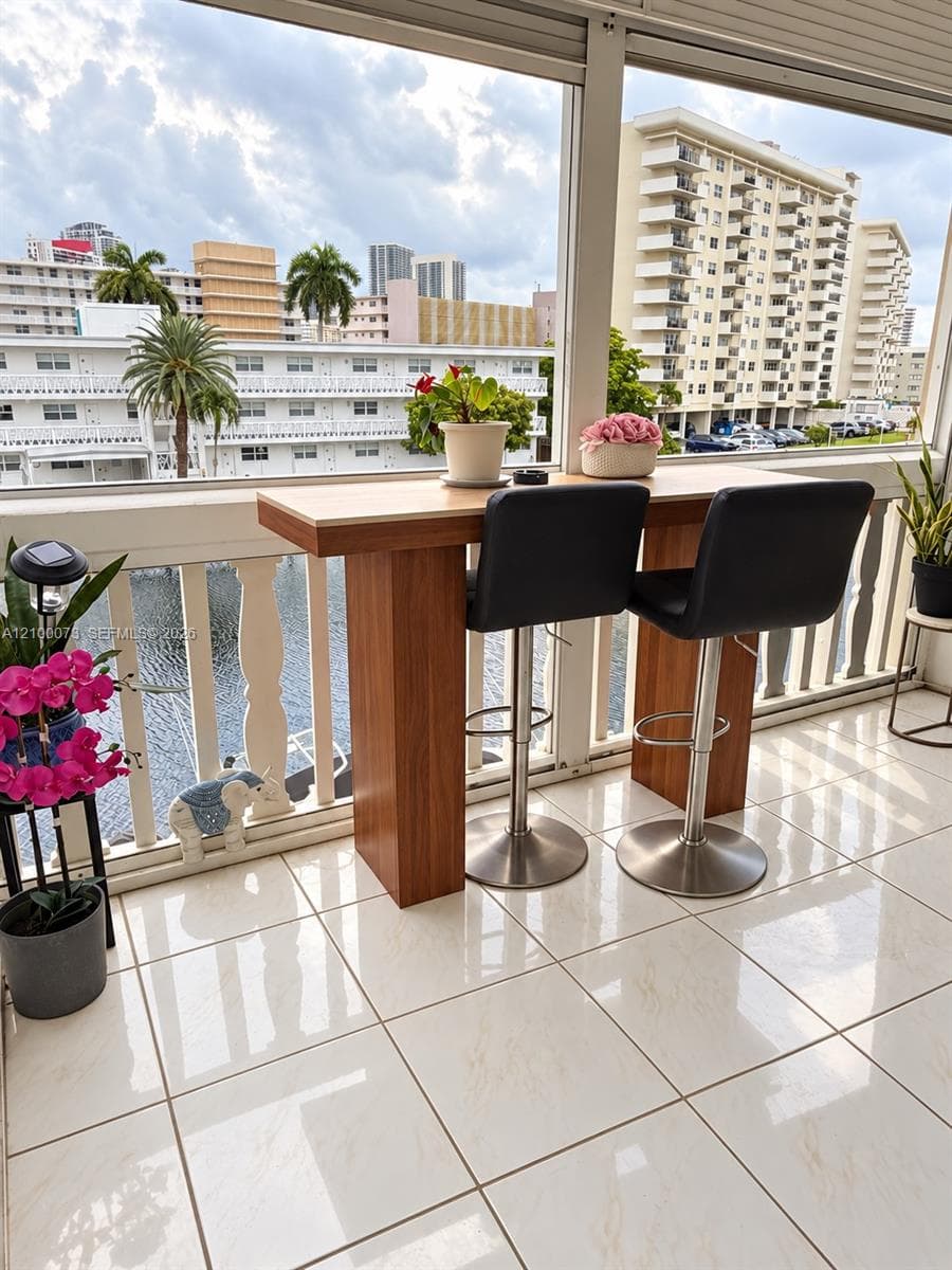 440 Paradise Isle Blvd 306 photo 3