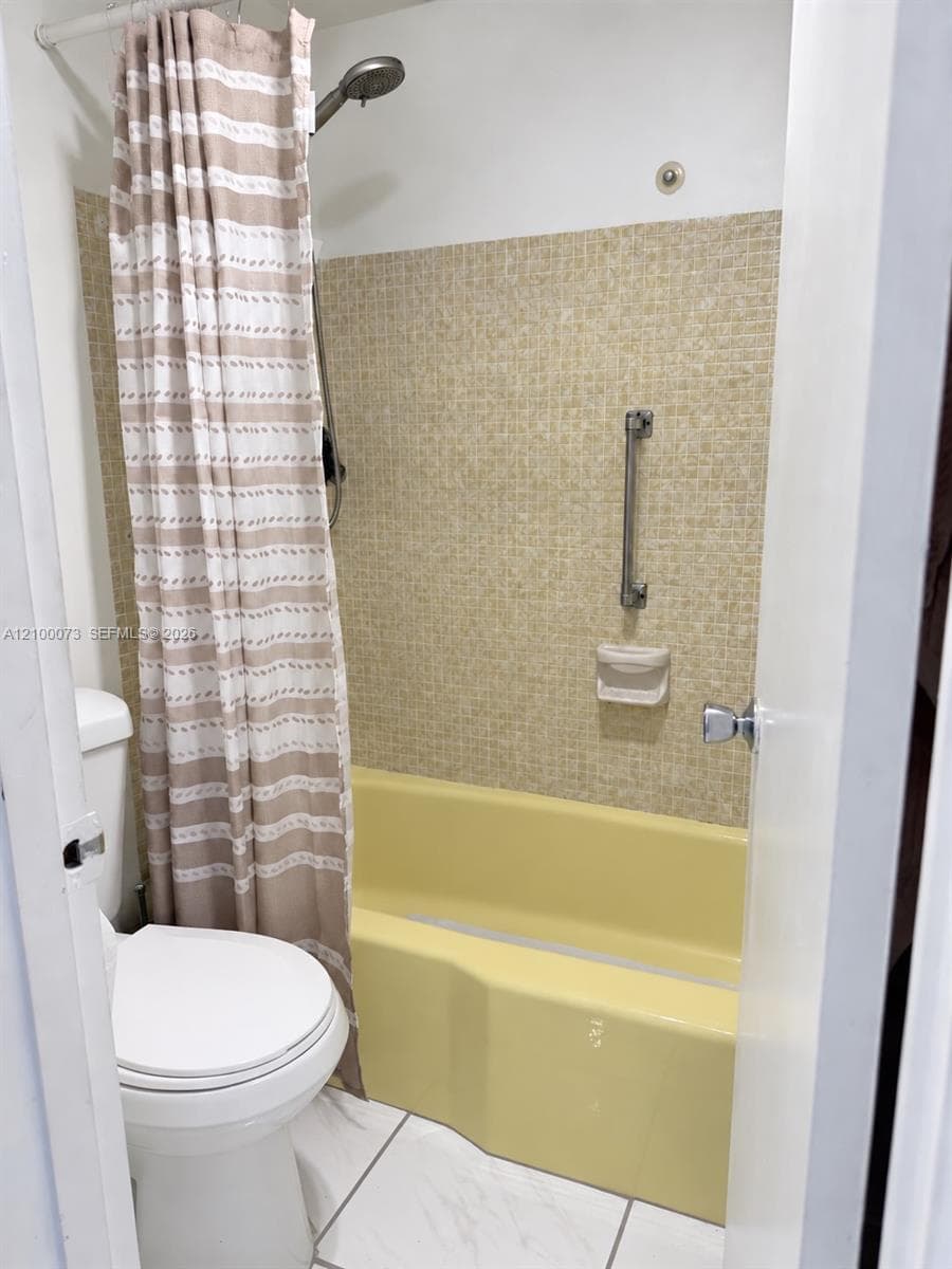 440 Paradise Isle Blvd 306 photo 8