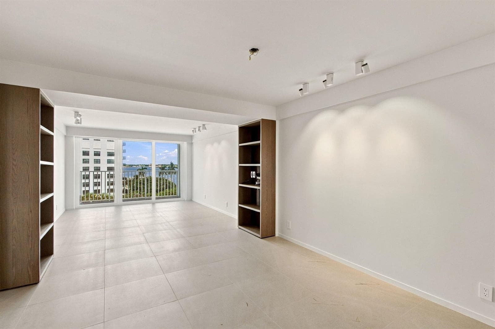 3901 S FLAGLER Drive 605 photo 5