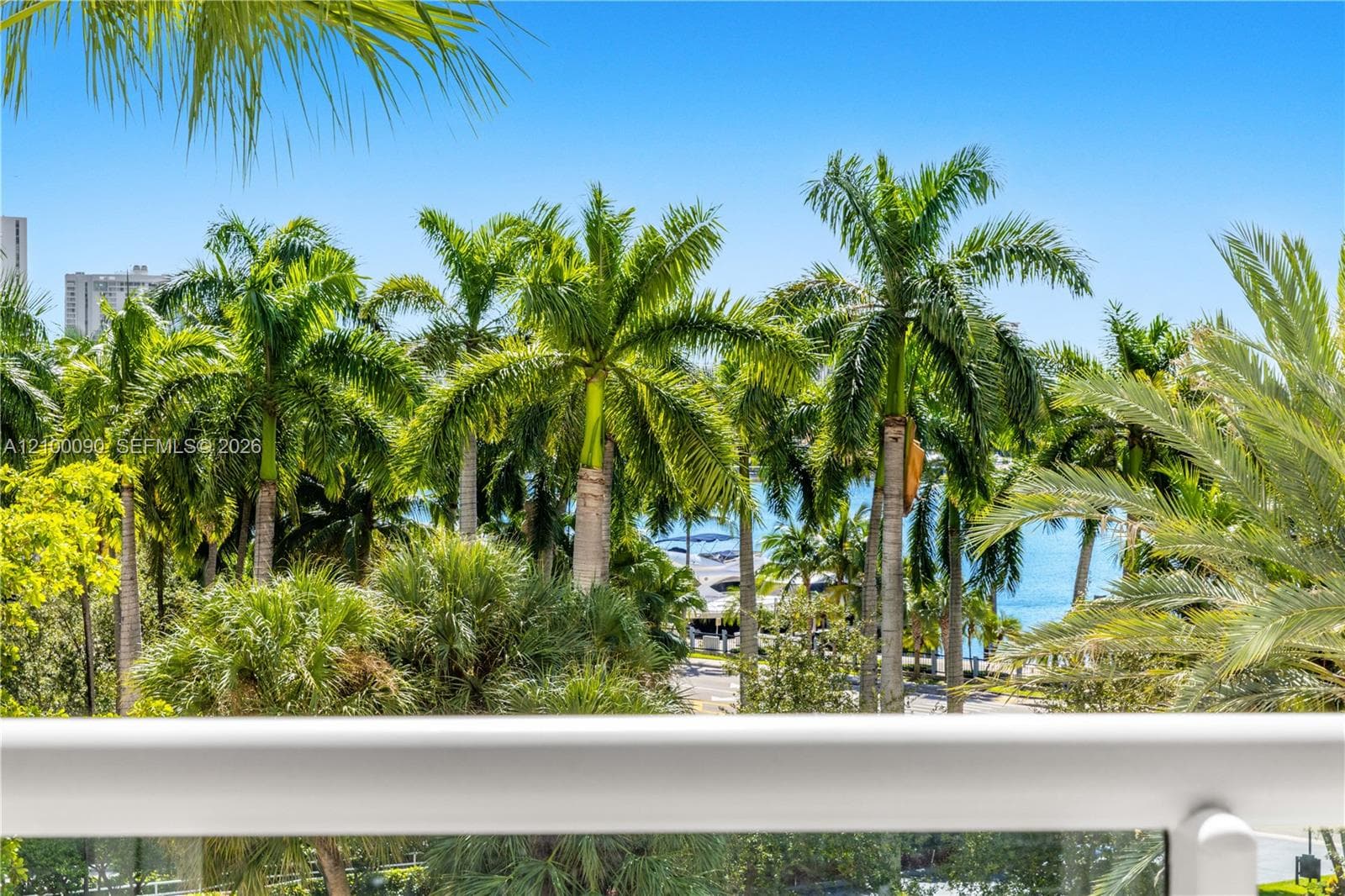 21205 Yacht Club Dr 504 photo 13