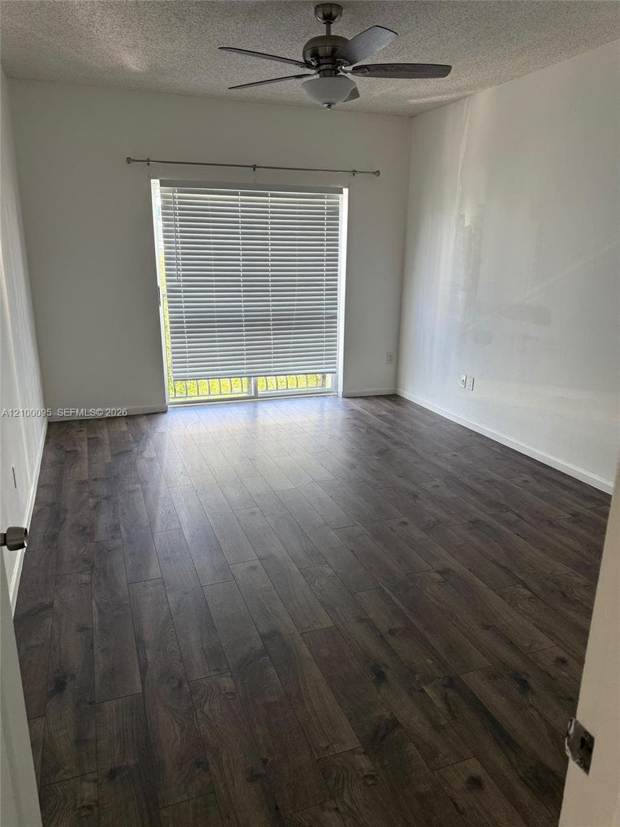 3245 NE 184th St 13406 photo 16