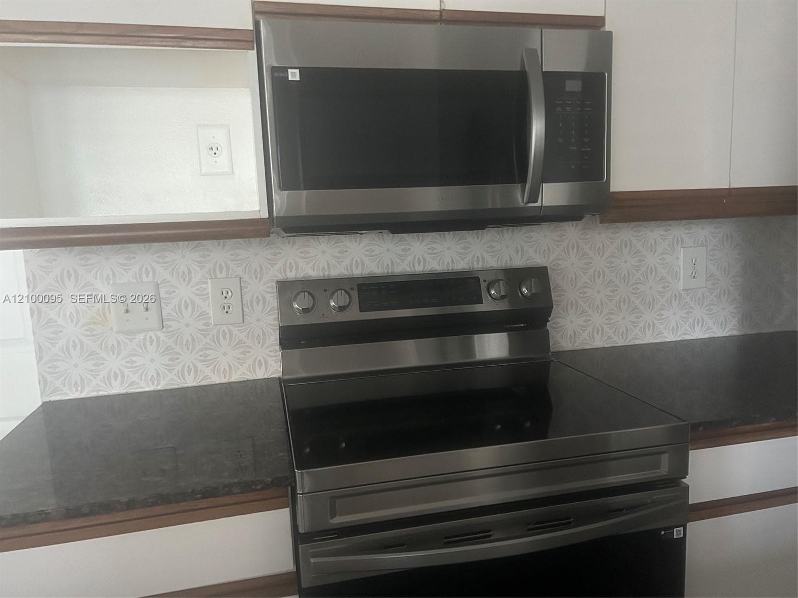 3245 NE 184th St 13406 photo 7
