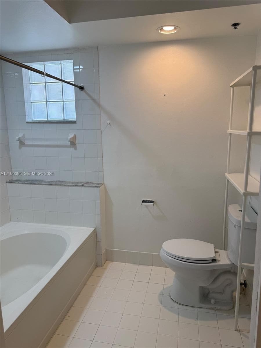 3245 NE 184th St 13406 photo 19