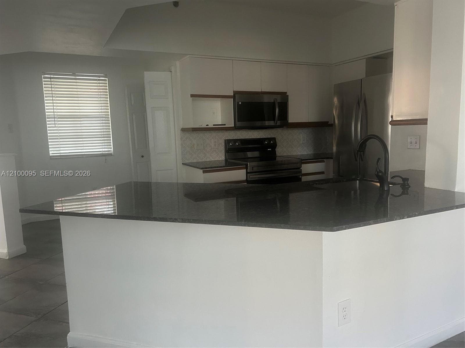 3245 NE 184th St 13406 photo 4