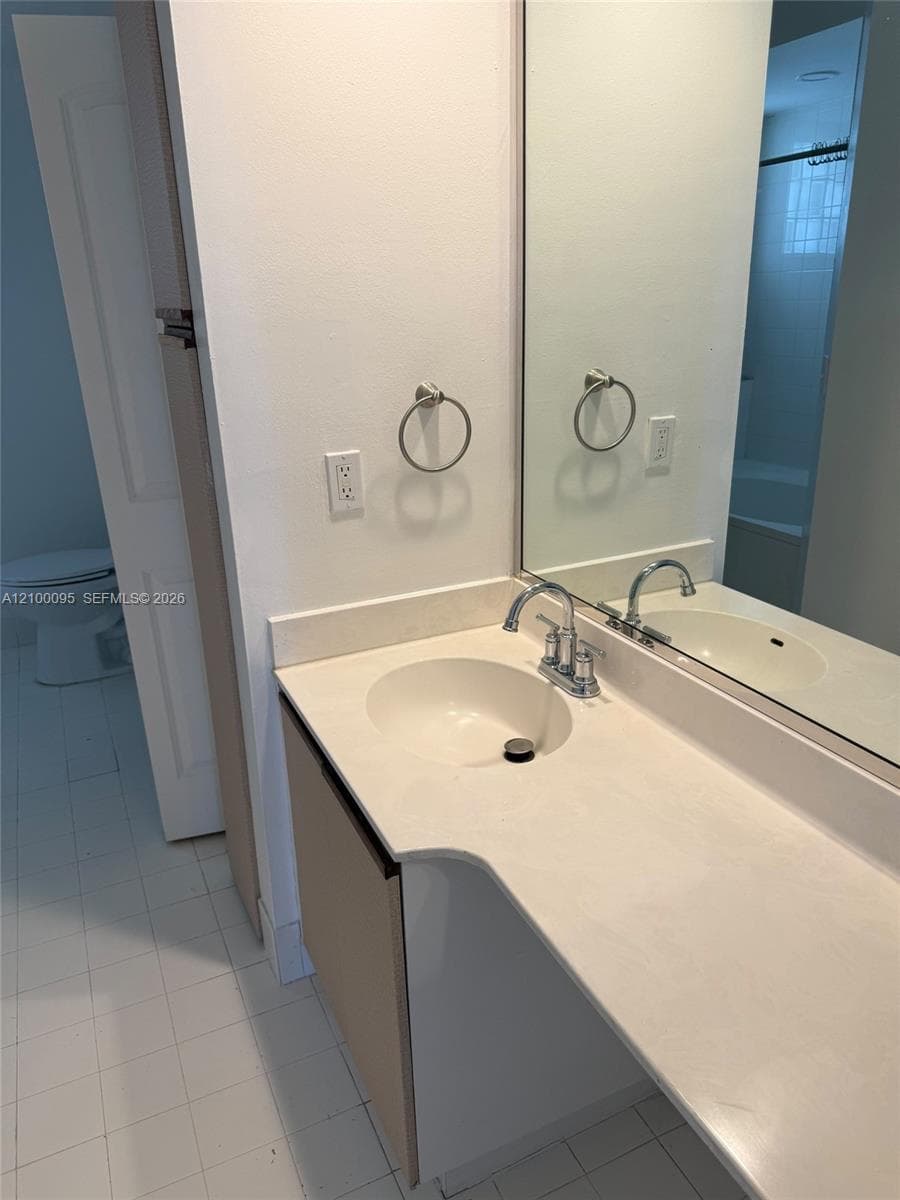 3245 NE 184th St 13406 photo 21