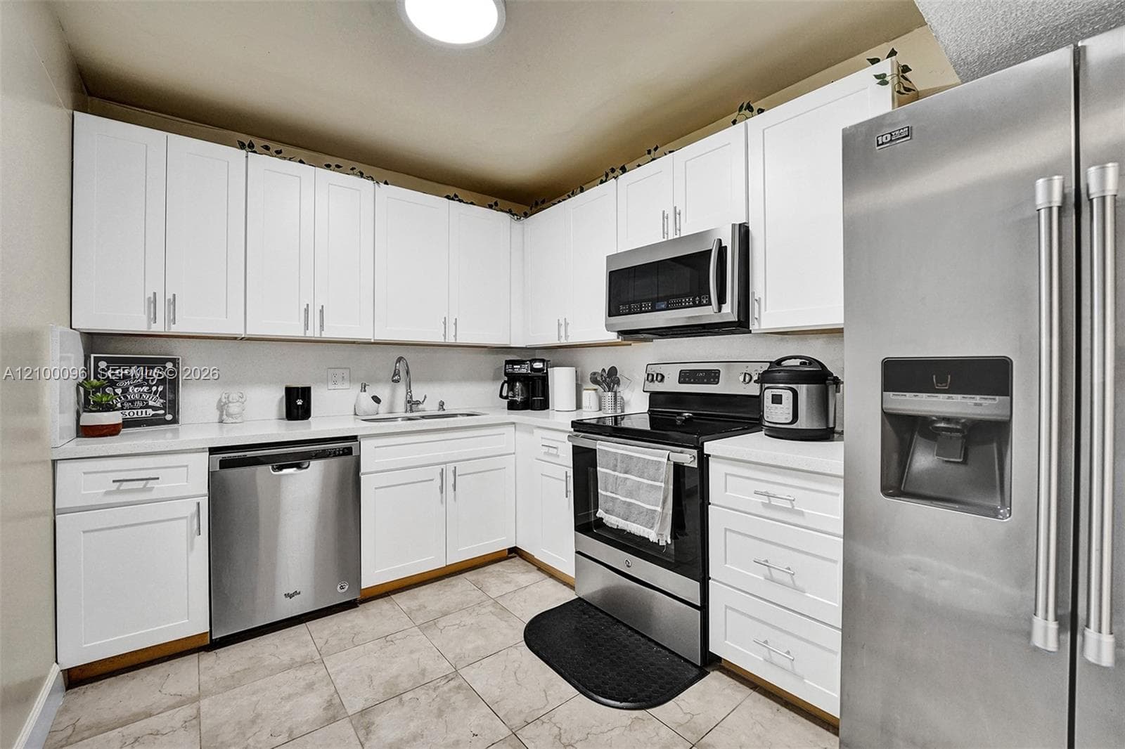 2500 Parkview Dr 1716 photo 9