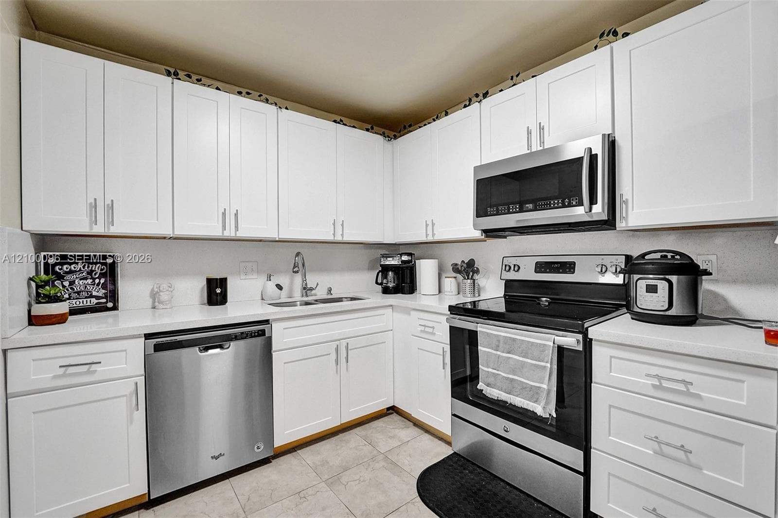 2500 Parkview Dr 1716 photo 8